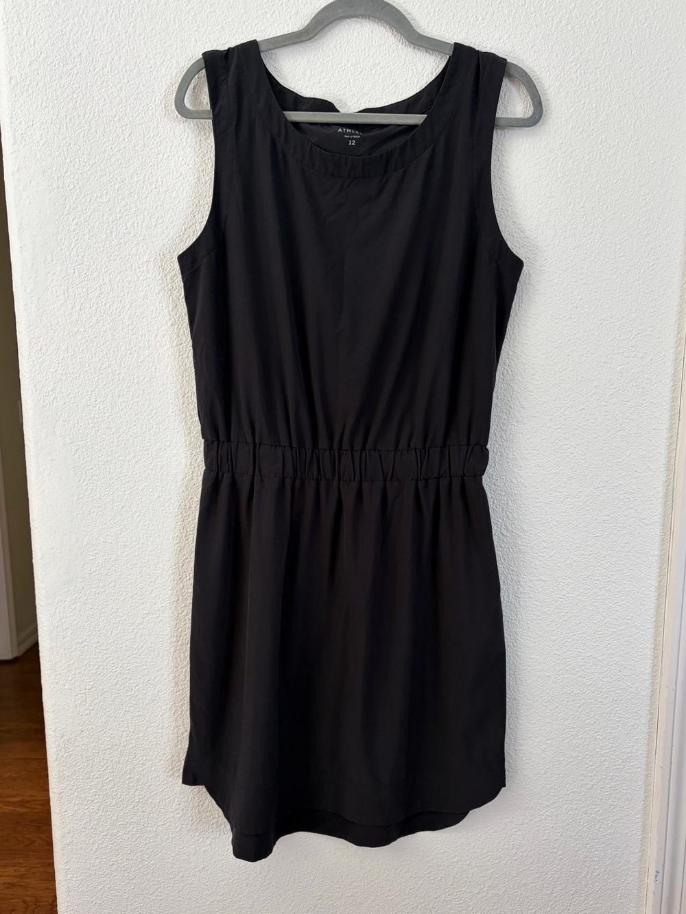 Athleta Black Sleeveless Elastic-Waist Dress